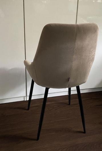 4 Grijze Velours Eetkamerstoelen beschikbaar voor biedingen