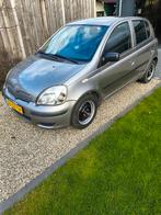 Toyota Yaris 1.3 16V Vvti 5DR Linea Terra 2004 Grijs, Voorwielaandrijving, Metallic lak, 4 cilinders, 400 kg