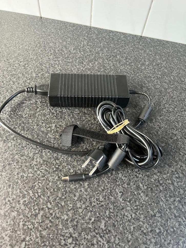 HP HSTNN-LA01-E laptop adapter lader 19.5 volt 6.9 A, Computers en Software, Laptop-opladers, Gebruikt, Ophalen of Verzenden