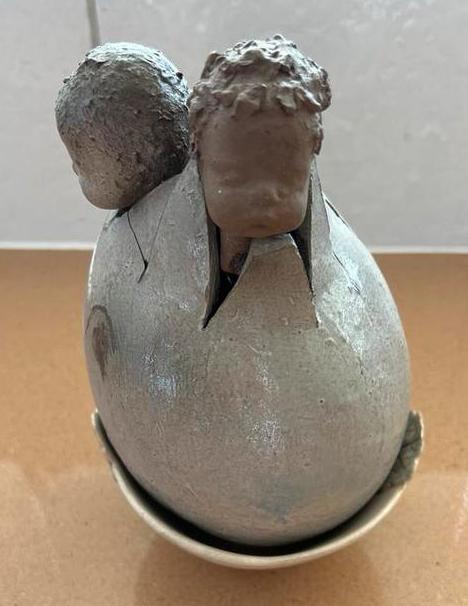 Bob Reeders keramiek ei met kindjes + schaaltje, Antiek en Kunst, Kunst | Beelden en Houtsnijwerken, Ophalen