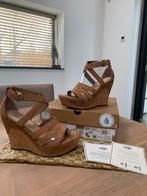 Sandalen met sleehak van UGG, maat 9 (= 40), UGG, Bruin, Ophalen of Verzenden, Zo goed als nieuw