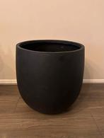 Zwarte bloempot  (binnen en buiten gebruik), Tuin en Terras, Bloempotten, Ophalen, Overige materialen, Gebruikt, 40 cm of meer