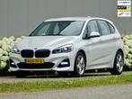 BMW 2-serie Active Tourer 220i High ///M-SPORT Parelmoer-Wit, 1998 cc, Gebruikt, Alcantara, Wit