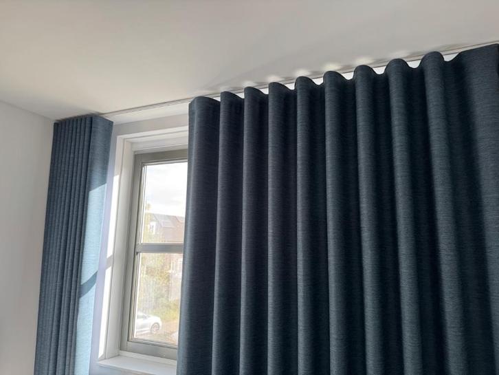 Luxe stoffen blauwe verduisterende gordijnen met wave-plooi, Huis en Inrichting, Stoffering | Gordijnen en Lamellen, Nieuw, 200 cm of meer