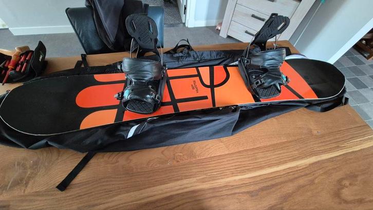 Te koop: Bataleon Whatever 158W + Flow bindingen, Sport en Fitness, Snowboarden, Gebruikt, Board, Ophalen of Verzenden