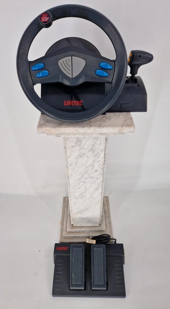 LIFETEC 1100 Stuur + Pedalen | PC | Complete Set, Spelcomputers en Games, Games | Overige, Zo goed als nieuw, Racen en Vliegen