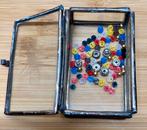 ‼️€3 hoekje Micro kleine ( 2 mm) knoopjes poppenhuispopjes., Ophalen of Verzenden, Zo goed als nieuw, Poppenhuis