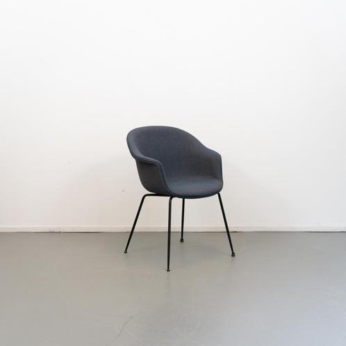 1 Gubi Bat stoel Zwart gestoffeerd Blauw Nieuw, Huis en Inrichting, Stoelen, Nieuw, Kunststof, Stof