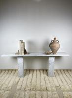 Prachtige minimalistische Bianco Cararra marmeren side table, Huis en Inrichting, Tafels | Sidetables, Ophalen, Gebruikt, 25 tot 50 cm