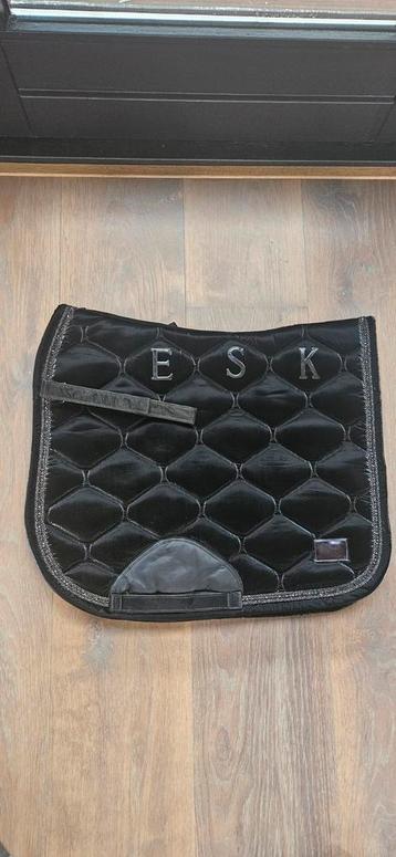 Eskadron zwart dekje dressuur pony beschikbaar voor biedingen