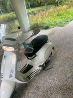 Vespa sprint 2018, Fietsen en Brommers, Scooters | Vespa, Ophalen, Zo goed als nieuw, Benzine
