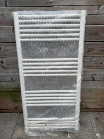Nieuwe design / handdoek radiator beschikbaar voor biedingen