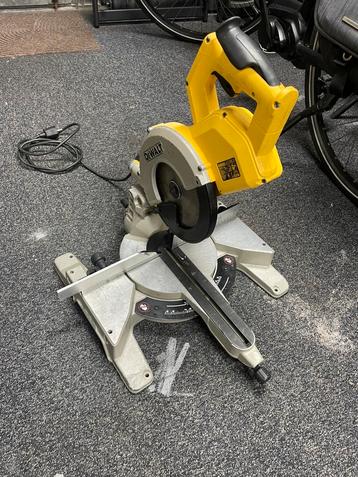 De Walt Afkortzaag beschikbaar voor biedingen