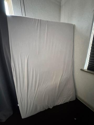 €20 140 Matras - Met Vlekken beschikbaar voor biedingen