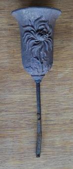 Grafvaas van ijzer op een pin, Ophalen of Verzenden