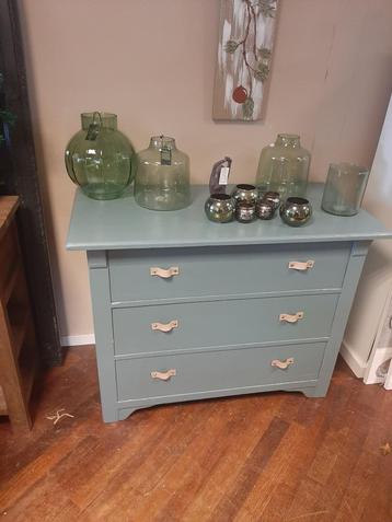 Ladekast 3 lades lederen handgrepen beschikbaar voor biedingen