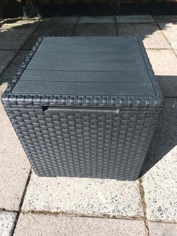 Als nieuw bijzet tafel / opbergbox 37x37x37 cm beschikbaar voor biedingen