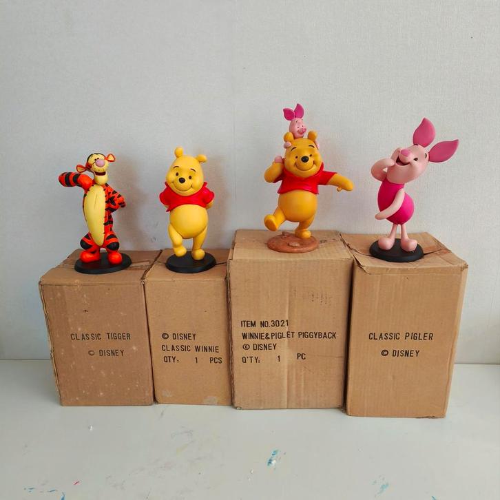 4 beelden van Pooh Poeh met orginele verpakking, Verzamelen, Disney, Zo goed als nieuw, Beeldje of Figuurtje, Mickey Mouse, Ophalen of Verzenden