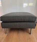 Supermooie strak grijze Minotti hocker/, Huis en Inrichting, Banken | Voetenbanken en Poefen, Ophalen, Zo goed als nieuw, 50 tot 75 cm