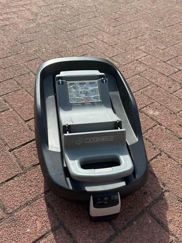 Maxi-Cosi met FamilyFix Base beschikbaar voor biedingen