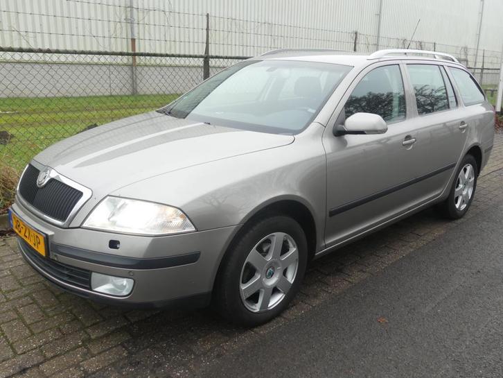 Skoda Octavia Combi 1.6 FSI Elegance - EXPORT, Auto's, Skoda, Te koop, Octavia, ABS, Airbags, Airconditioning, Boordcomputer, Centrale vergrendeling