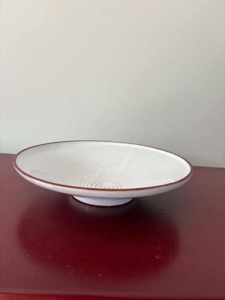 Ronde vintage witte schaal, pottenbakker Nagtegaal Utrecht, Huis en Inrichting, Woonaccessoires | Schalen en Manden, Zo goed als nieuw