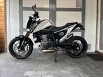 KTM 690 DUKE, Bedrijf, Naked bike