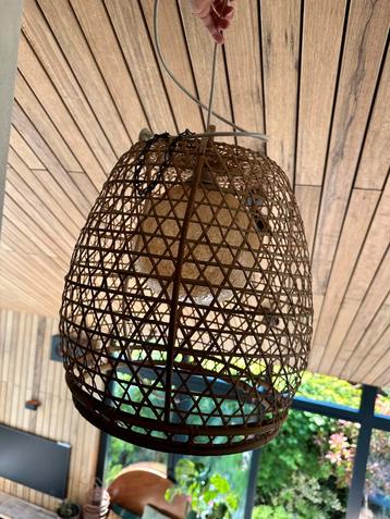 Rotan lamp uit Bali beschikbaar voor biedingen