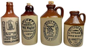 Vier antieke stenen kruiken voor bier, limonade, gazeuse  beschikbaar voor biedingen