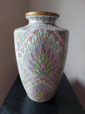Vintage Chinese Toyo vaas beschikbaar voor biedingen