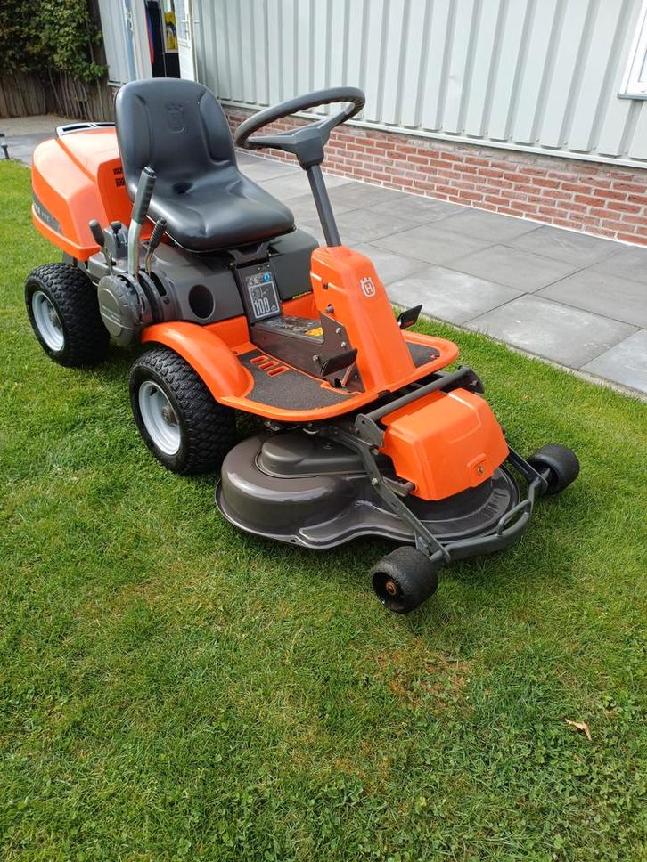 Husqvarna Rider 11c Frontmaaier ( nieuw maaidek) Uitz netjes, Tuin en Terras, Grasmaaiers, Zo goed als nieuw, 50 cm of meer, Cirkelmaaier