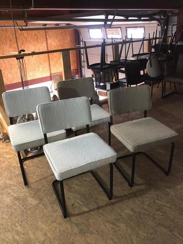 4 eetkamerstoelen bouclé stof