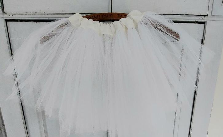 WIT TULE PETTICOTE/ROK SATIJN TAILLEBAND/LINT SLUITING 30CM, Kleding | Dames, Carnavalskleding en Feestkleding, Zo goed als nieuw