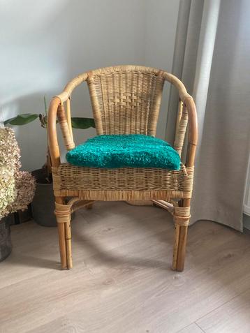 Rieten stoel beschikbaar voor biedingen