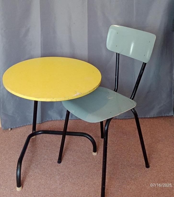 Kuperus vintage tafel met stoel, Antiek en Kunst, Antiek | Meubels | Tafels, Ophalen