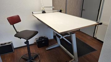 tekentafel bladmaat 140 x 80 cm goede staat verstelbaar beschikbaar voor biedingen