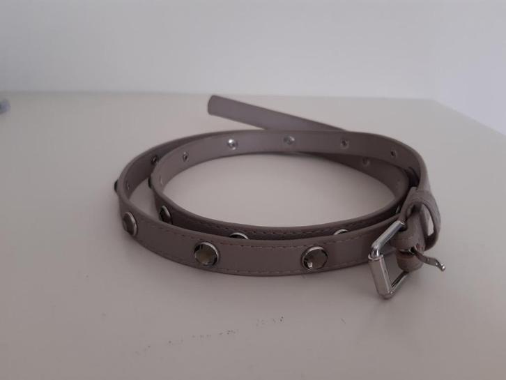 N38 Beige riempje met steentjes H&M, Kleding | Dames, Riemen en Ceinturen, Gedragen, Tailleriem, 90 tot 100 cm, 3 tot 5 cm, Overige kleuren