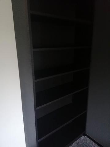 Zwarte ikea billy boekenkast. - afbeelding 2