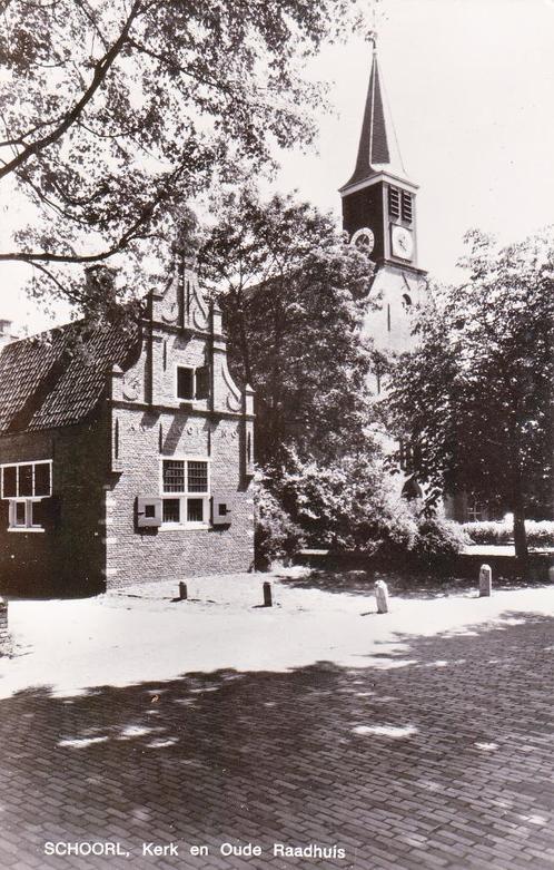 02374 - Schoorl - Kerk en Oude Raadhuis, Verzamelen, Ansichtkaarten | Nederland, Ongelopen, Noord-Holland, 1960 tot 1980, Verzenden