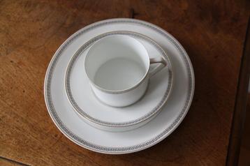 te koop aangeboden antieke koffiekopjes met gebakbordjes beschikbaar voor biedingen