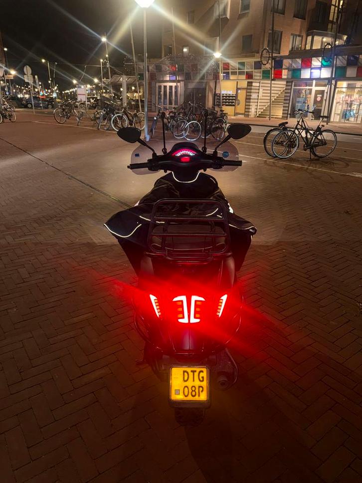 Vespa Sprint 125cc op bromplaat, Fietsen en Brommers, Scooters | Piaggio, Zo goed als nieuw, Overige modellen, Benzine, Ophalen