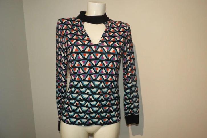 Karen Millen mooie print kleuren kraagje om de hals 40, Kleding | Dames, T-shirts, Zo goed als nieuw, Maat 38/40 (M), Overige kleuren
