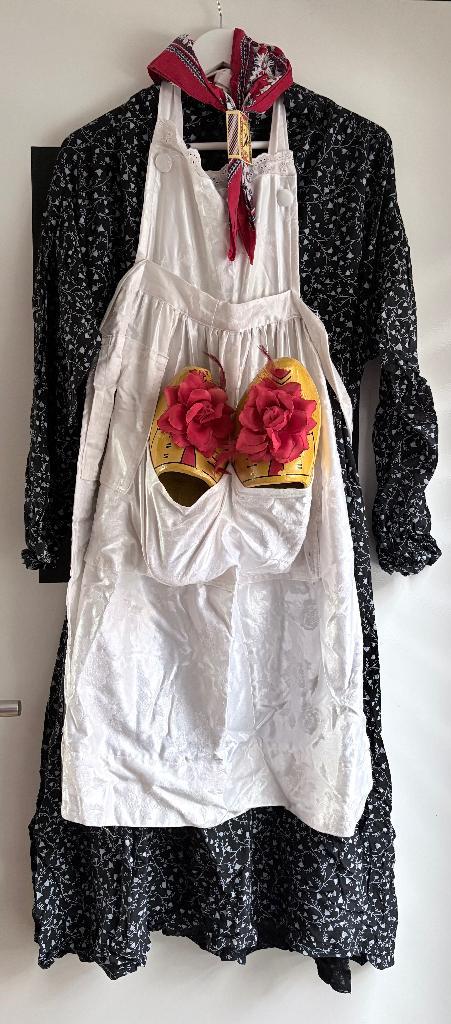 BROCANTE KLEDING - HOOFDDEKSELS - PARELS....., Antiek en Kunst, Curiosa en Brocante, Ophalen