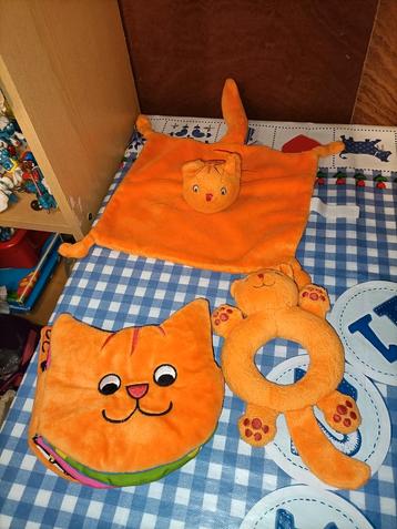 Dikkie Dik knuffeldoekje + stoffen boekje + rammelaar  beschikbaar voor biedingen