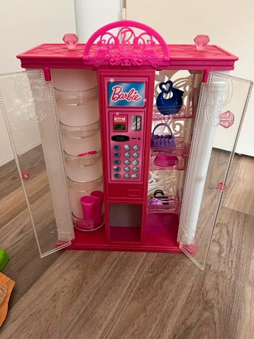 Barbie Garderobe Kast goede staat met tassen beschikbaar voor biedingen