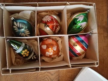 doos 48 bestaat uit 6 oude glazen kerstballen  beschikbaar voor biedingen