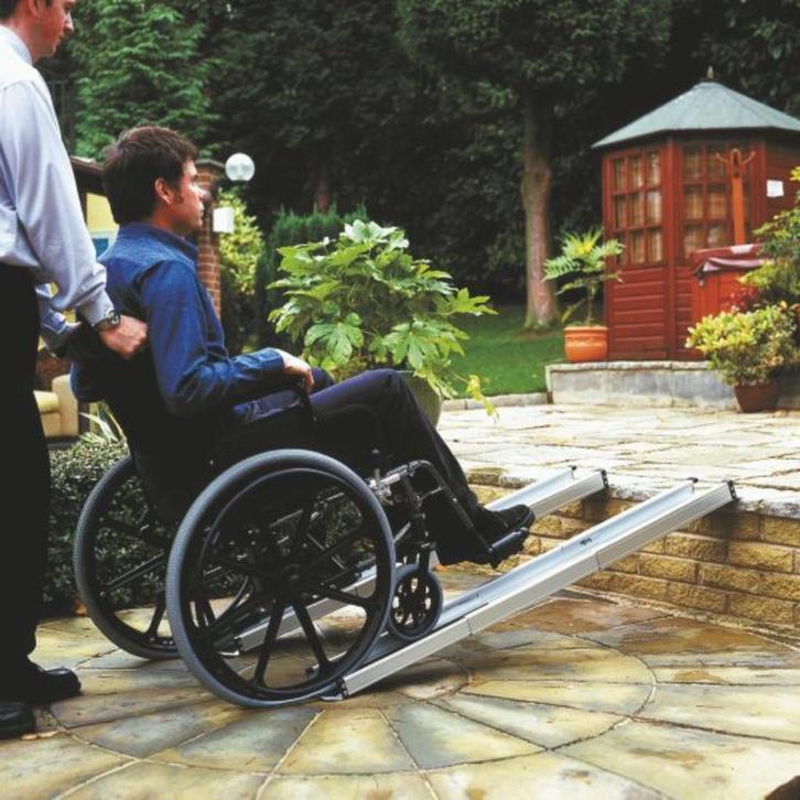 Aluminium Oprijplaten Uitschuifbaar ( handig voor opbergen ), Auto diversen, Aanhangwagen-onderdelen, Zo goed als nieuw, Ophalen