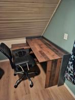Bureau in zeer goede staat + bureaustoel, Huis en Inrichting, Bureaus, Ophalen, Zo goed als nieuw, Bureau