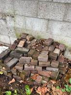 Gratis; ca 250 halve waaltjes dikformaat (paars-bont), Tuin en Terras, Tegels en Klinkers, Ophalen, Gebruikt, Beton