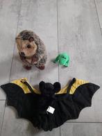 3 verschillende soorten knuffels; egel, vleermuis, dino, Ophalen of Verzenden